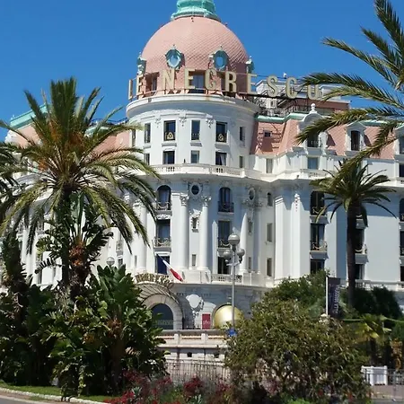 Le Valmont * Μεντόν